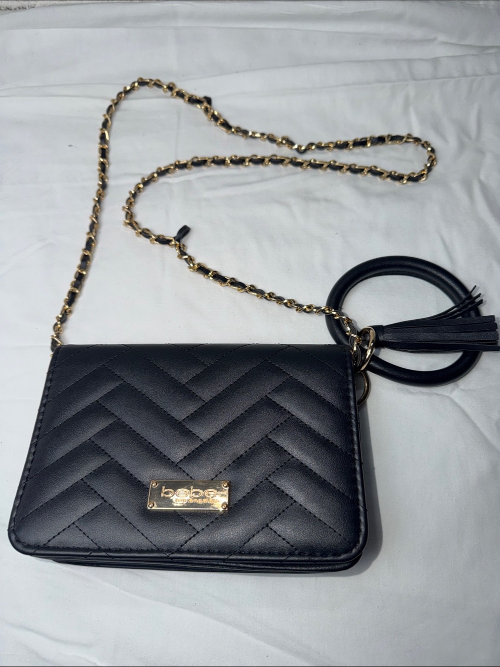 bebe Sophia Black Chevron Quilted Crossbody Bag Purse Gold Chain